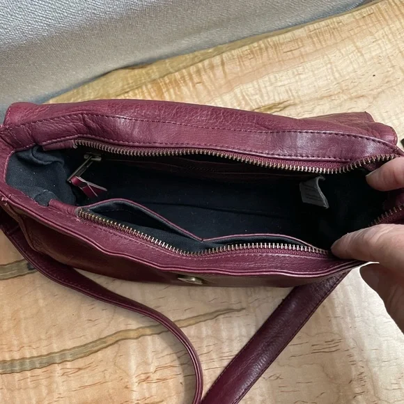 Gently used Wanderers LeatherTravel Co. Small Crossbody Bag. - Picture 4 of 7